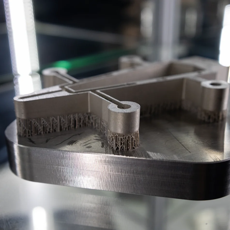 Ein Metallteil aus dem 3D-Drucker